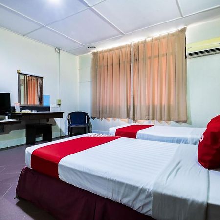 טאוואו Oyo 89997 Kurnia Hotel מראה חיצוני תמונה